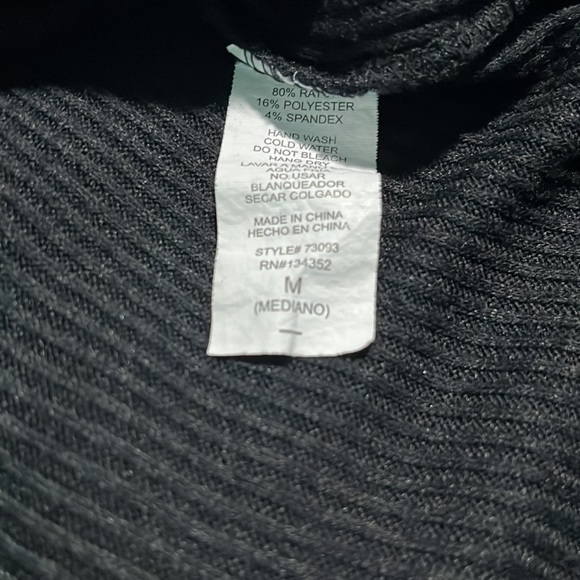 Black Long Sleeve Crop Top - Picture 4 of 4